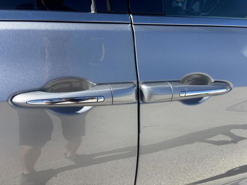 Used 2019 Chrysler Pacifica Touring-L image 36