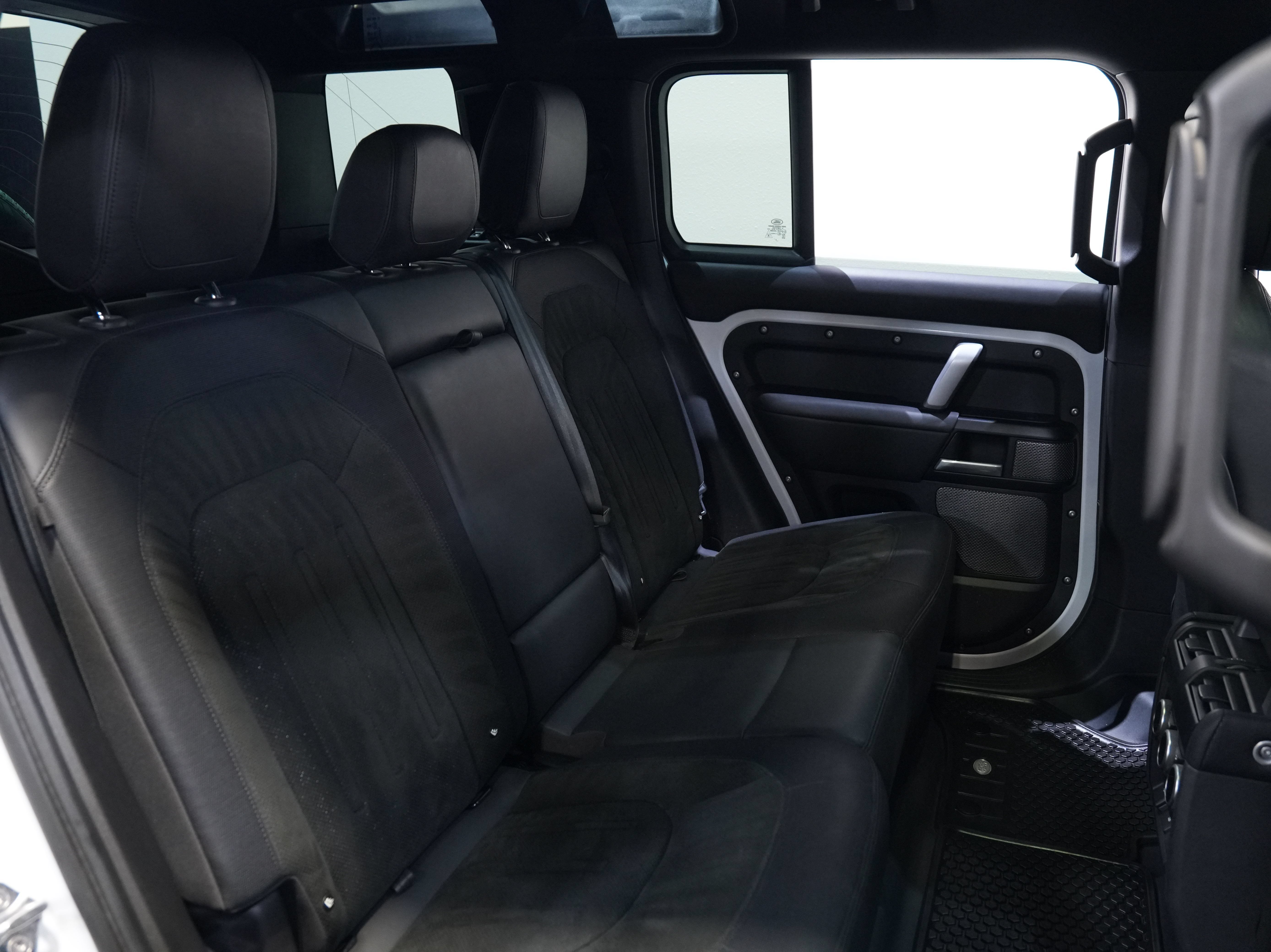 Used 2022 Land Rover Defender 110 V8 AWD/4WD image 36