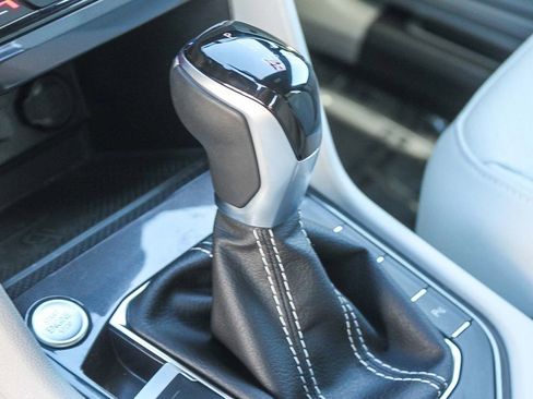 Used 2024 Volkswagen Tiguan SE R-Line image 20