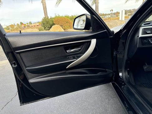 Used 2018 BMW 320i Sedan image 26