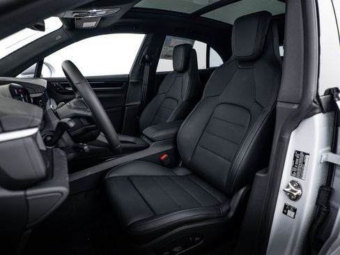 New 2026 Porsche Macan 4 Electric AWD/4WD image 5