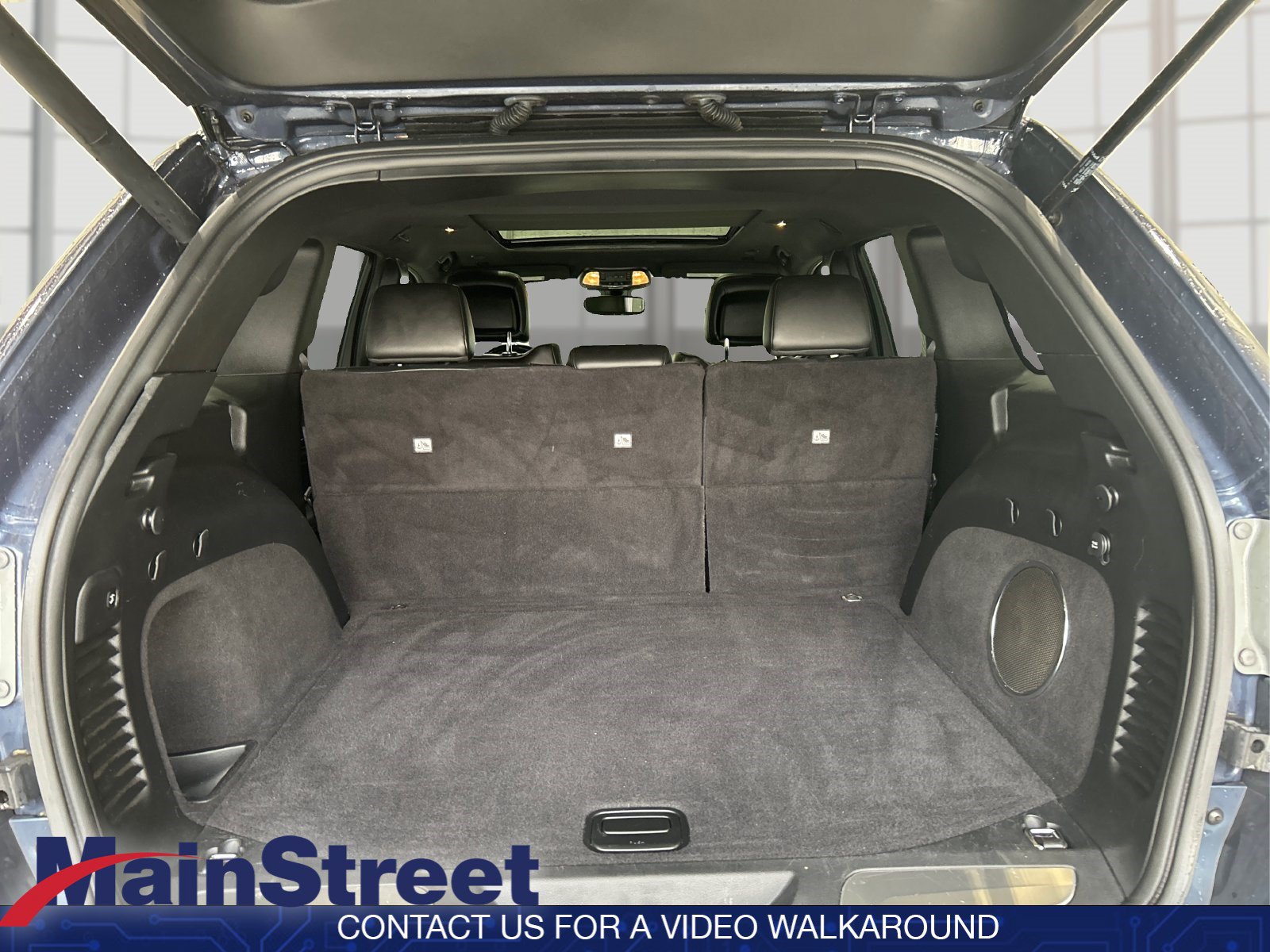 Used 2021 Jeep Grand Cherokee Overland AWD/4WD image 12
