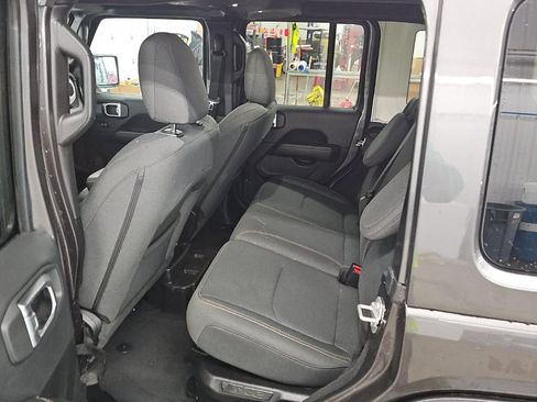 Used 2025 Jeep Wrangler Unlimited Sahara AWD/4WD image 12
