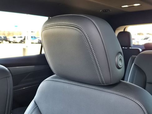 Used 2025 Buick Enclave Preferred image 10