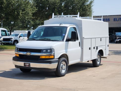 New 2025 Chevrolet Express 3500 w/ Power Convenience Package image 4