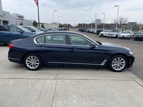 Used 2018 BMW 740i xDrive image 2