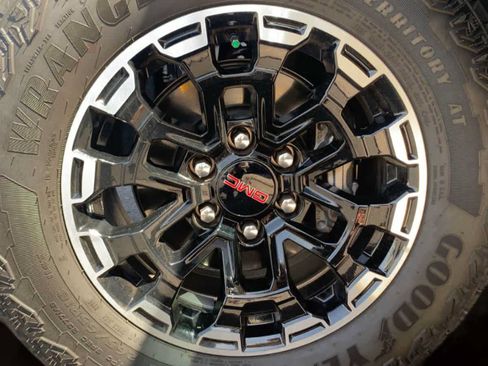 Used 2026 GMC Canyon AT4 w/ LPO, Off Road Lift Package AWD/4WD image 32