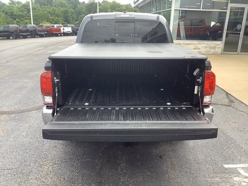 Used 2022 Toyota Tacoma SR5 AWD/4WD image 5