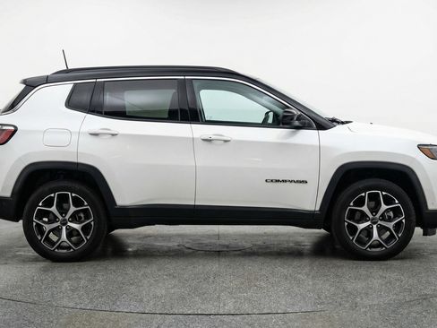 Used 2025 Jeep Compass Limited image 11