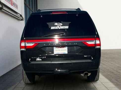 Used 2015 Lincoln Navigator 4WD image 3