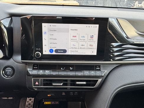 Used 2025 Toyota Camry SE image 21