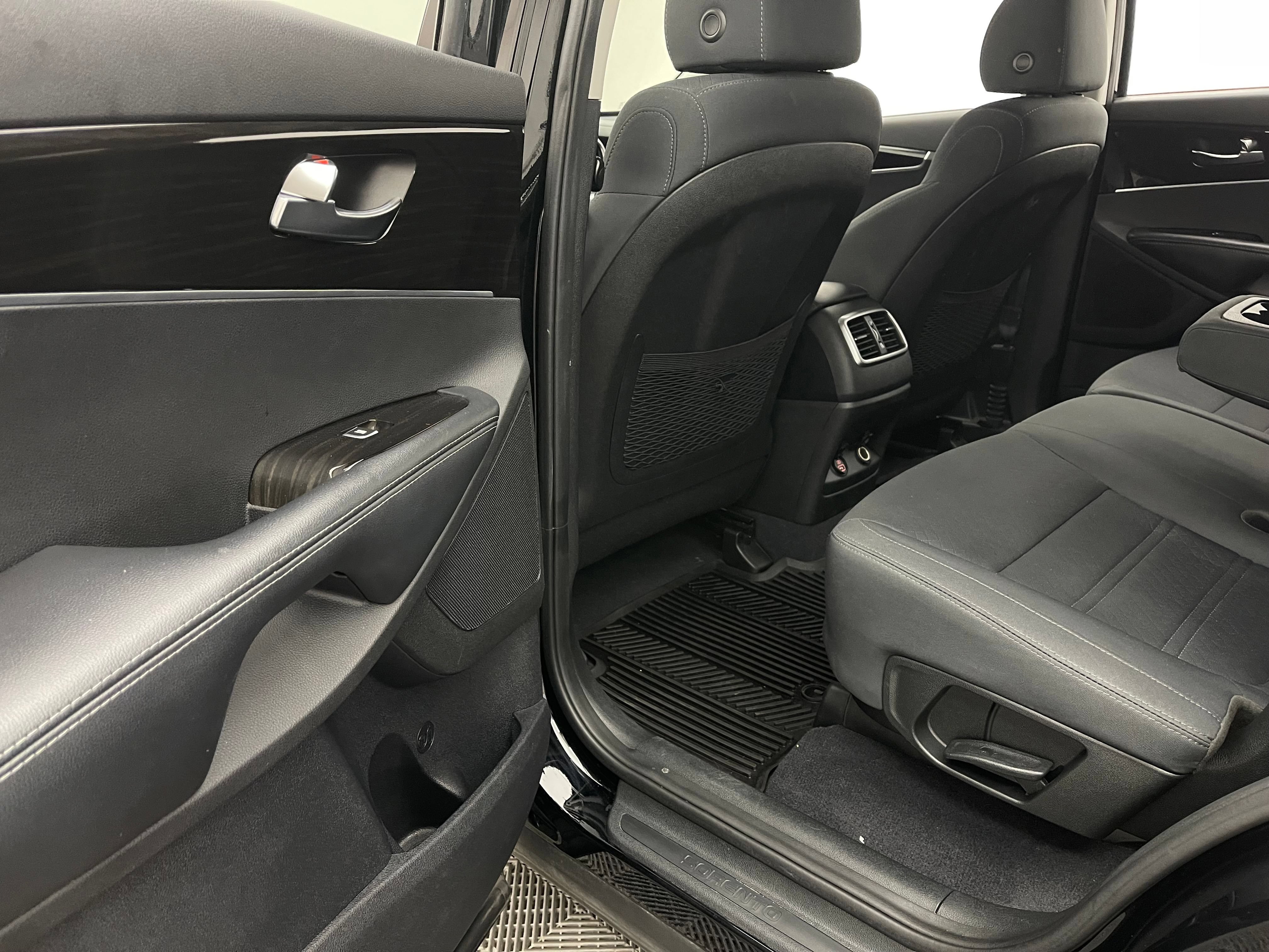 Used 2020 Kia Sorento LX FWD image 34
