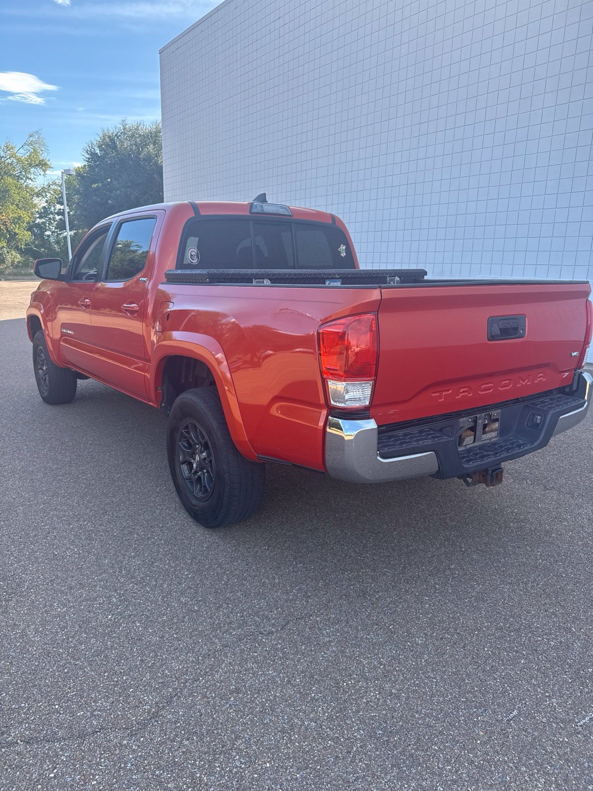Used 2017 Toyota Tacoma SR5 w/ Tow Package RWD image 18