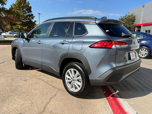 Used 2025 Toyota Corolla Cross LE image 8