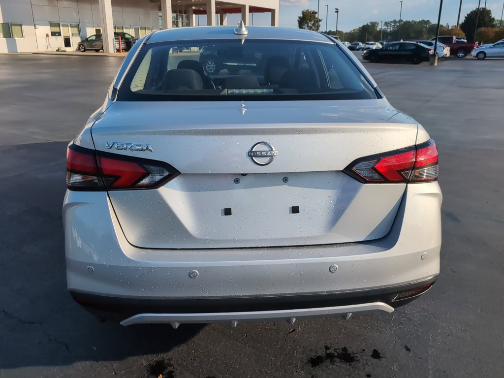 Used 2025 Nissan Versa SV FWD image 4