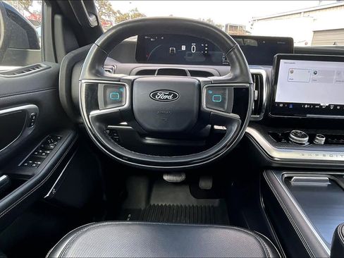 Used 2025 Ford Expedition Max Platinum w/ Stealth Performance Package image 10