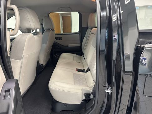 Used 2025 Nissan Frontier SV image 12