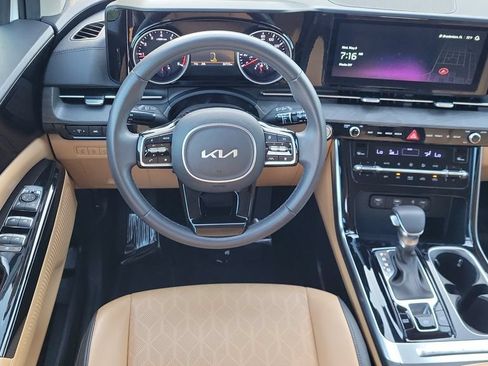 Used 2024 Kia Carnival EX FWD image 13