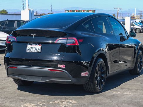 Used 2023 Tesla Model Y Long Range AWD/4WD image 9