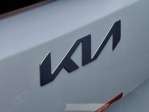 New 2026 Kia Carnival SX image 11