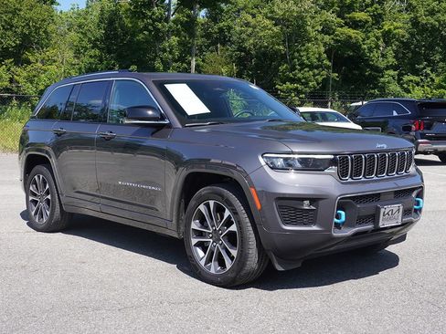 Used 2023 Jeep Grand Cherokee Overland w/ Luxury Tech Group IV AWD/4WD image 2