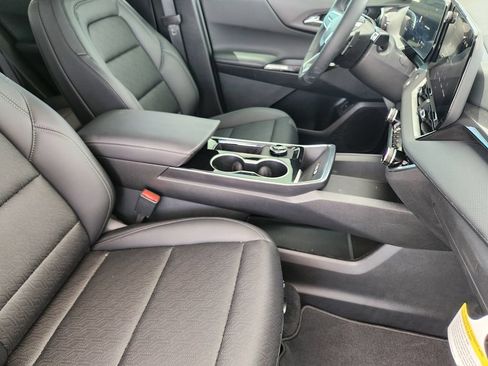 New 2026 Chevrolet Equinox LT w/ Convenience Package II FWD image 10