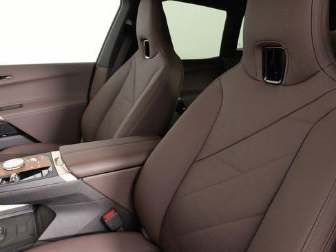 Used 2025 BMW iX xDrive50 w/ Premium Package image 33