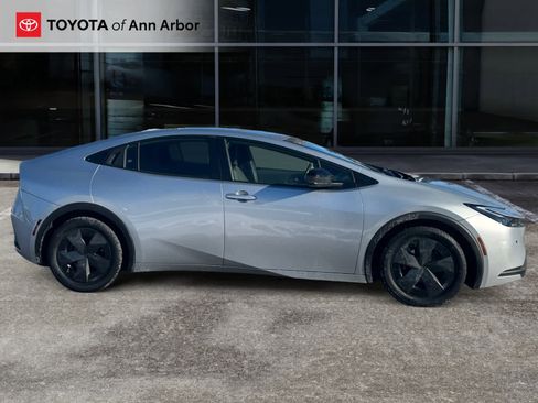 Used 2023 Toyota Prius LE image 11