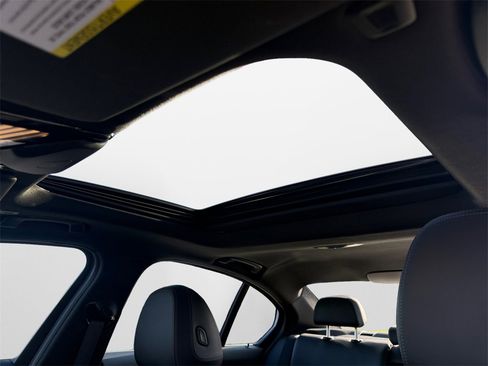 Used 2025 BMW 330i xDrive Sedan w/ Convenience Package image 29