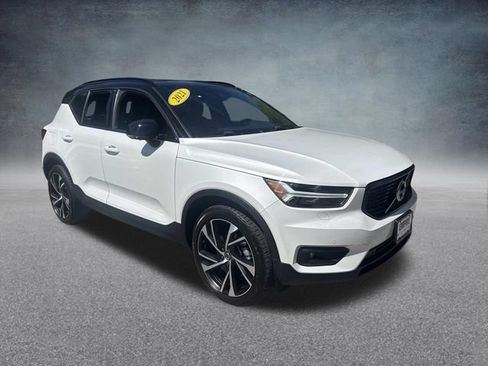 Used 2021 Volvo XC40 T5 R-Design w/ Advanced Package AWD/4WD image 4