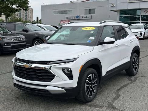 Used 2025 Chevrolet TrailBlazer LT AWD/4WD image 6