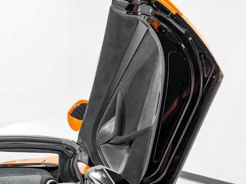 Used 2023 McLaren 720S Spider image 32