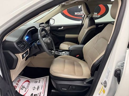 Used 2020 Ford Escape Titanium w/ Titanium Premium Package 2.0 image 12