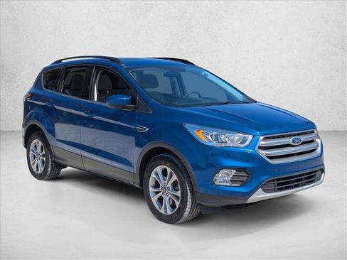 Used 2017 Ford Escape SE w/ Equipment Group 201A image 3