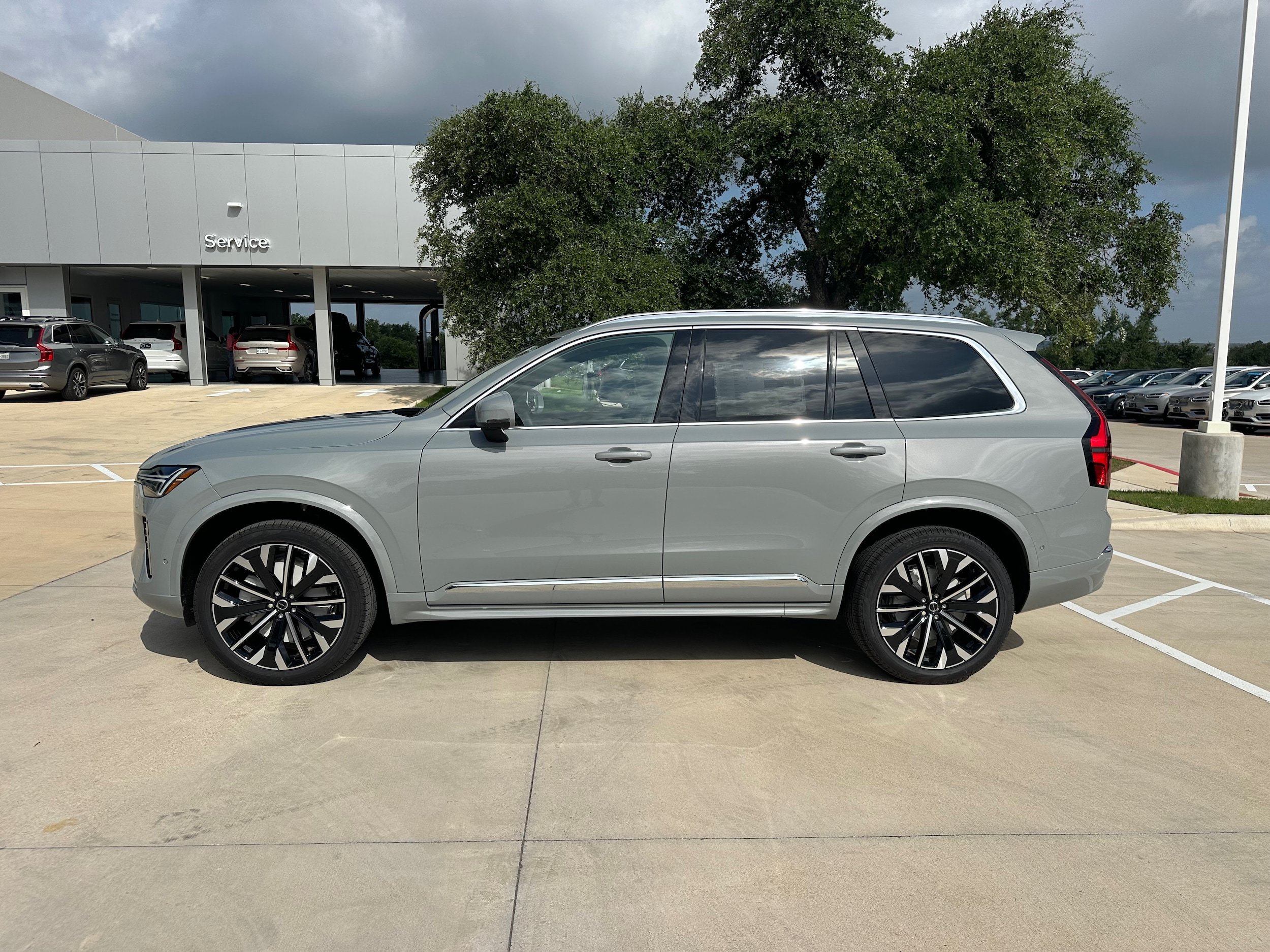 Used 2026 Volvo XC90 B6 Plus w/ Protection Package Premier AWD/4WD image 3