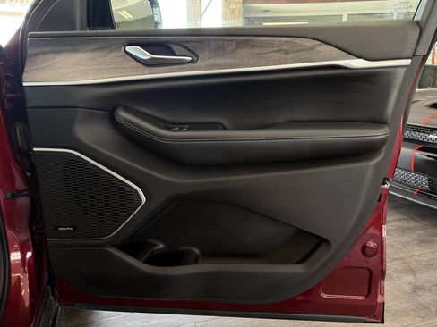 Used 2024 Jeep Grand Cherokee L Limited w/ Luxury Tech Group II AWD/4WD image 41