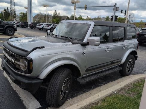 Used 2023 Ford Bronco Outer Banks AWD/4WD image 3