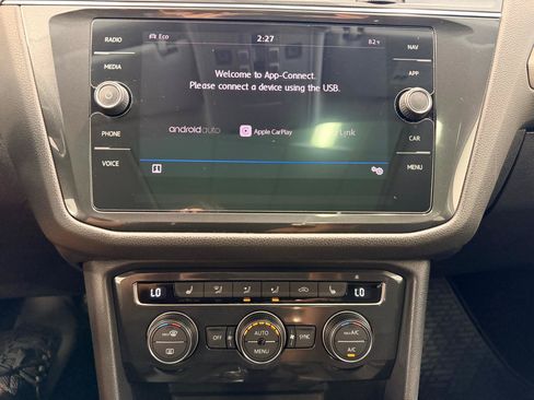 Used 2018 Volkswagen Tiguan SEL w/ 3rd Row Seat Package AWD/4WD image 45