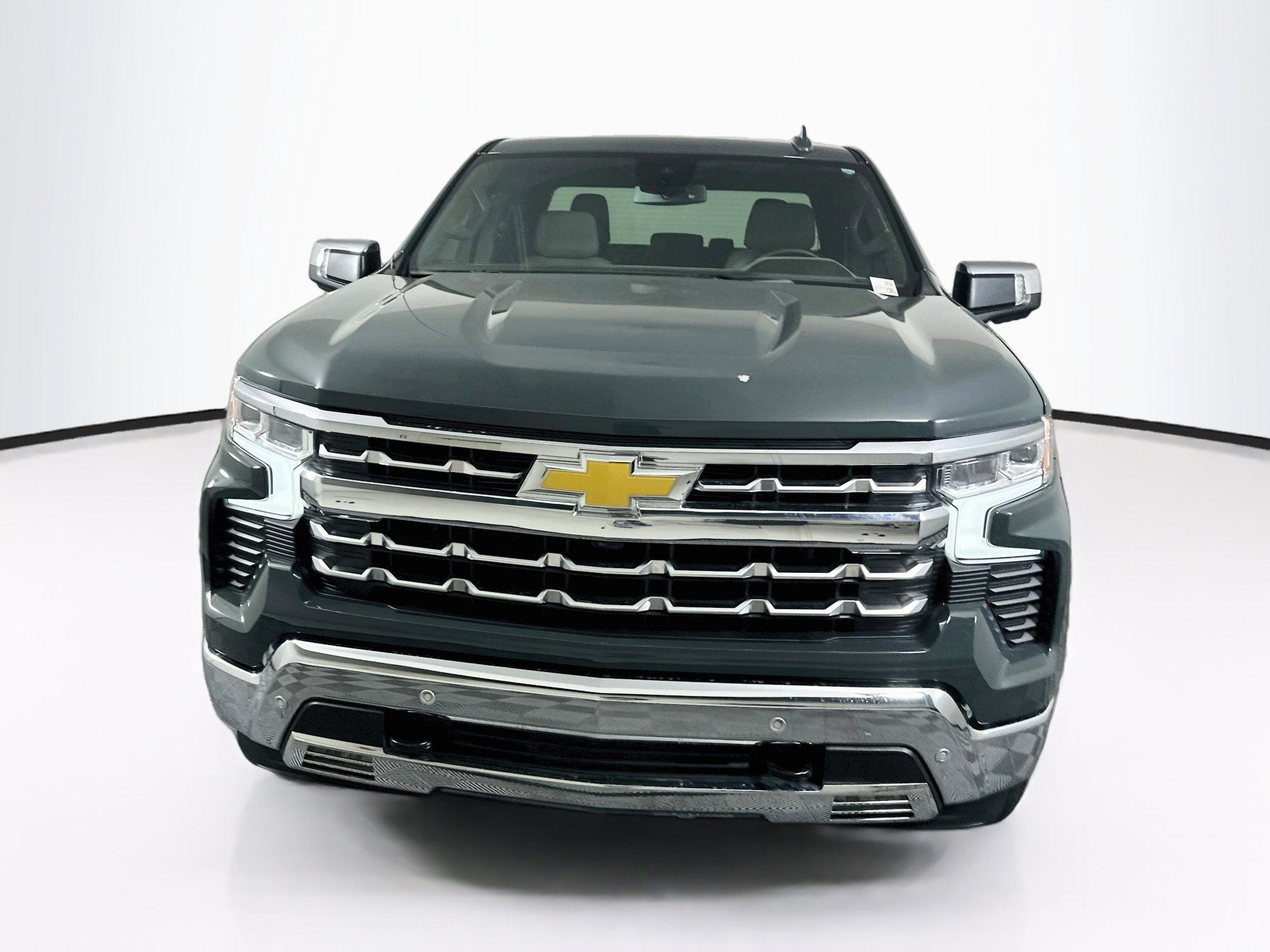 Used 2025 Chevrolet Silverado 1500 LTZ AWD/4WD image 2