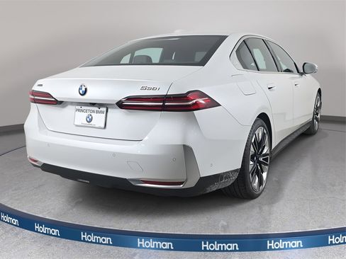Used 2026 BMW 530i xDrive w/ Premium Package image 6
