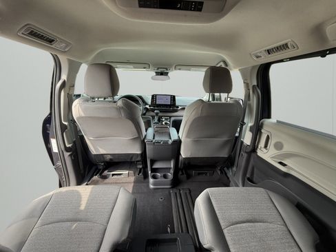 Used 2022 Toyota Sienna LE image 22