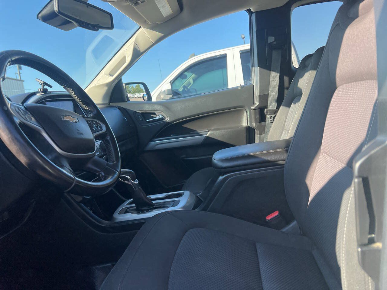Used 2022 Chevrolet Colorado LT w/ Fleet Safety Package RWD image 9