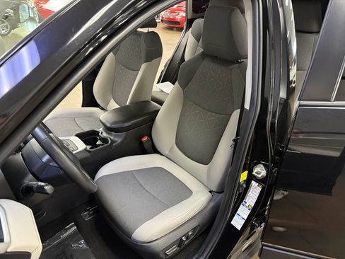 Used 2019 Toyota RAV4 XLE AWD/4WD image 13