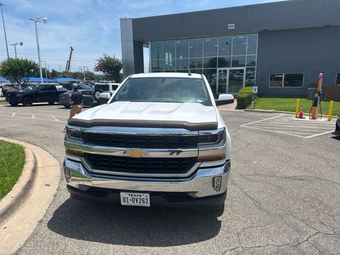 Used 2018 Chevrolet Silverado 1500 LT w/ Texas Edition RWD image 4
