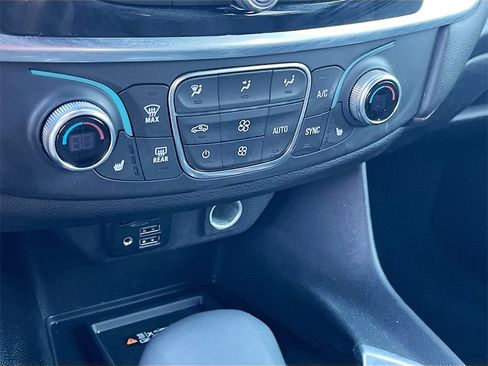 Used 2023 Chevrolet Traverse RS image 15