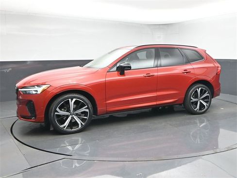 Used 2023 Volvo XC60 B5 Ultimate w/ Climate Package image 4