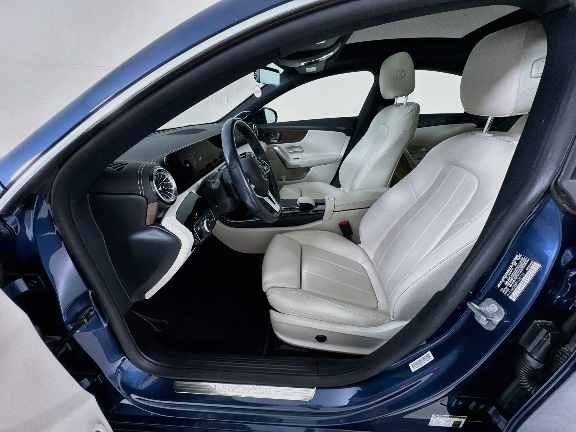 Used 2023 Mercedes-Benz CLA 250 image 21