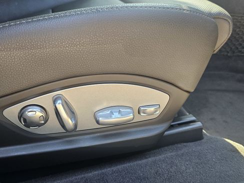 Used 2016 Porsche Panamera 4 w/ Premium Package Plus image 31