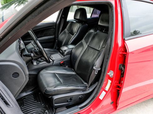 Used 2016 Dodge Charger R/T w/ Plus Group RWD image 38