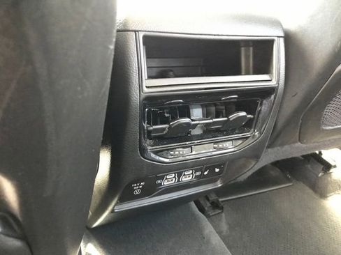 Used 2023 Jeep Grand Cherokee Limited image 19